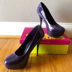 Purple pumps